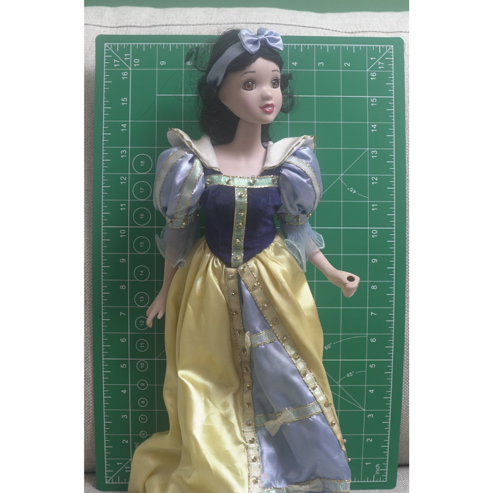 Vintage Disney Snow White Doll Porcelain Face The Brass Key 18” Collectible GUC - Picture 9 of 10